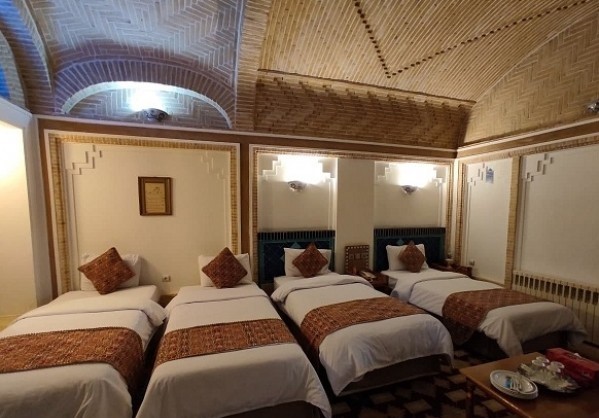 اتاق چهار تخته هتل سنتی رز یزد